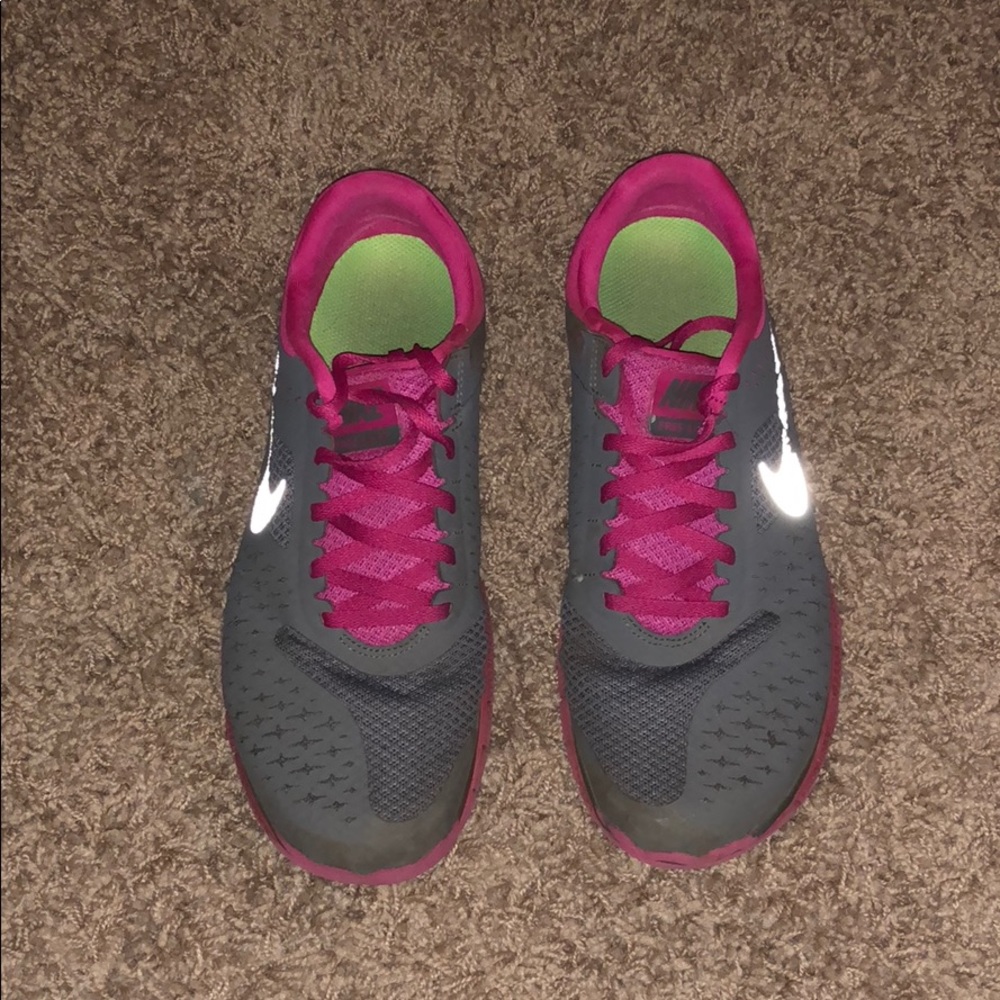 Nike tennis shoes **Price is negotiable**